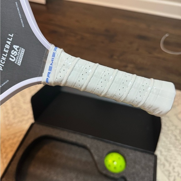 New in box pickleball set - Picture 2 of 4